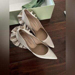 $730 Andrea Wazen Women  high-heeled shoes  Laciness Pump Heels Size 38
